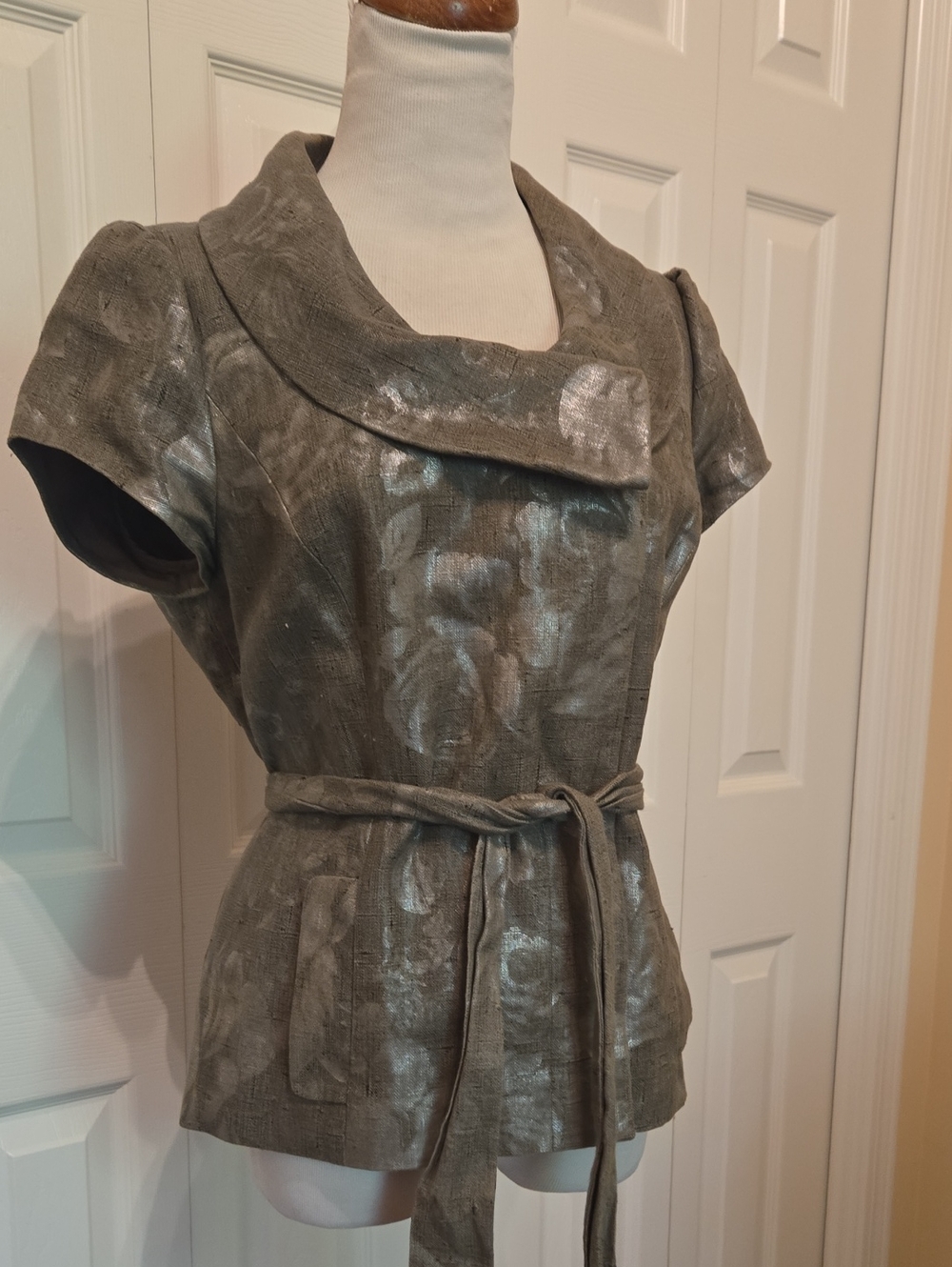Classiques Entier Shimmery Olive Green Tie-Waist Short Sleeve Top Sz M